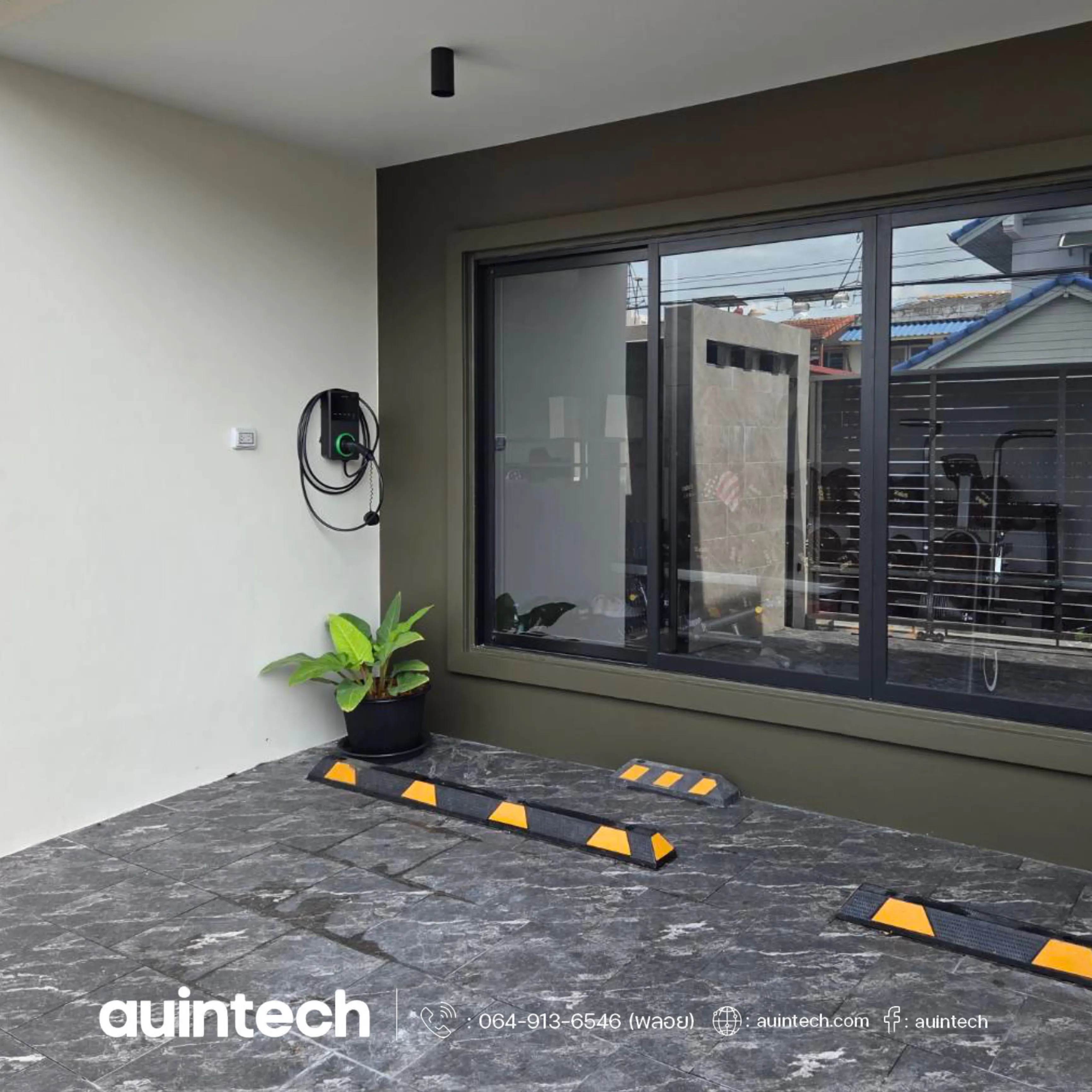 ติดตั้ง Autel MaxiCharger 7.4kW สีเทาเข้ม สำหรับบ้านพักอาศัย โดยทีมงาน Auintech ผู้เชี่ยวชาญด้านการติดตั้ง EV Charger