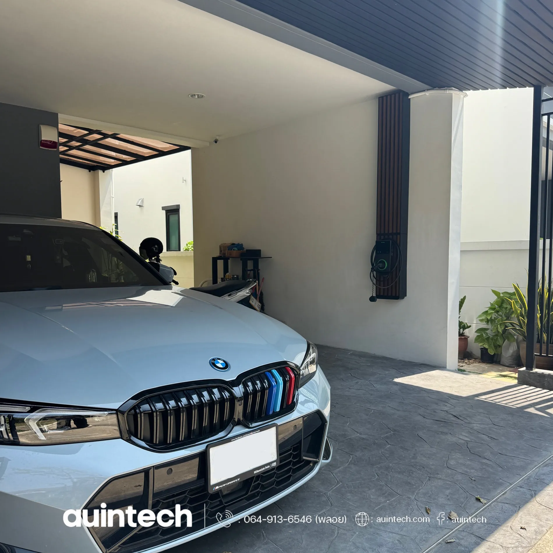 ติดตั้ง Autel MaxiCharger 7.4kW สำหรับ BMW พร้อม Craft Amp ระแนงสีน้ำตาลเข้ม โดย Auintech